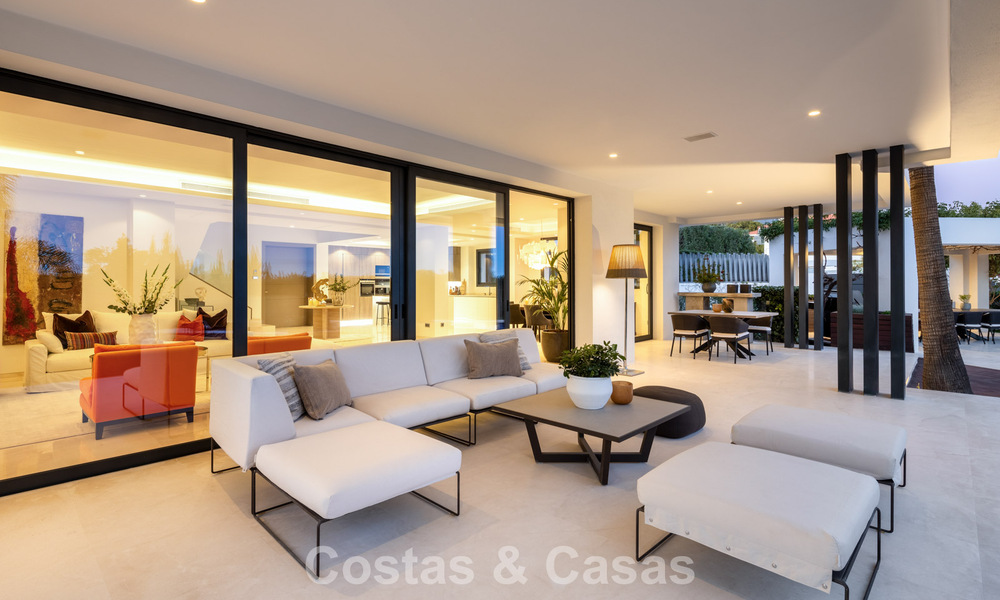 Eigentijdse luxevilla te koop, in een exclusieve, afgeschermde woonwijk op Marbella’s prestigieuze Golden Mile 776684