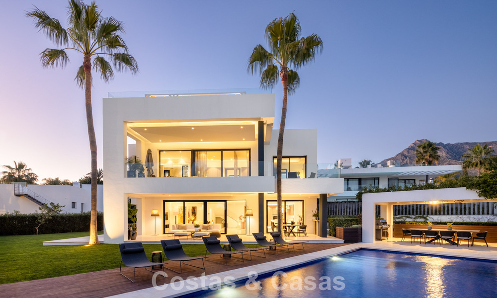 Eigentijdse luxevilla te koop, in een exclusieve, afgeschermde woonwijk op Marbella’s prestigieuze Golden Mile 776686