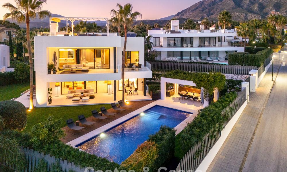 Eigentijdse luxevilla te koop, in een exclusieve, afgeschermde woonwijk op Marbella’s prestigieuze Golden Mile 776689