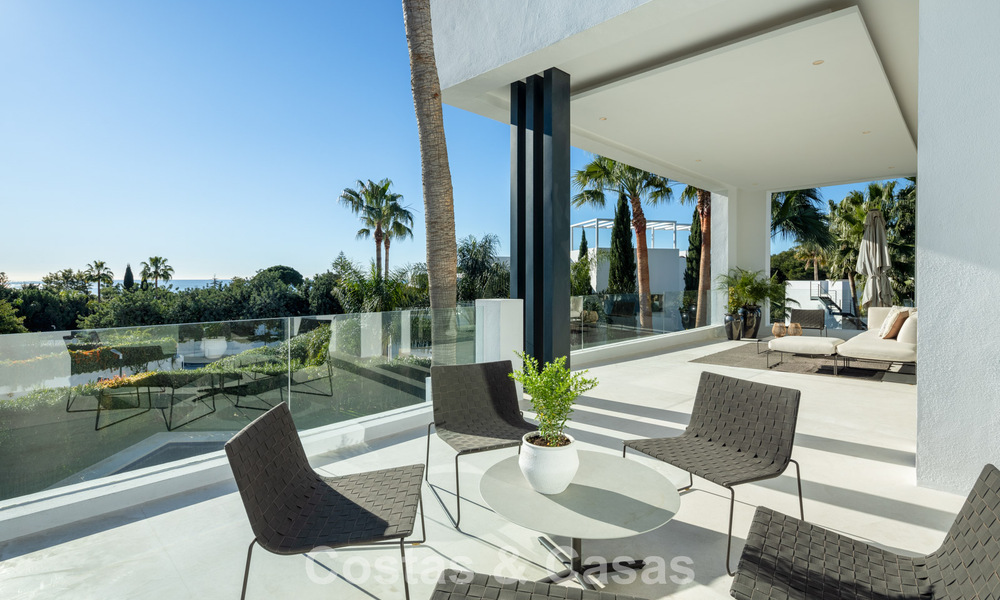 Eigentijdse luxevilla te koop, in een exclusieve, afgeschermde woonwijk op Marbella’s prestigieuze Golden Mile 776697
