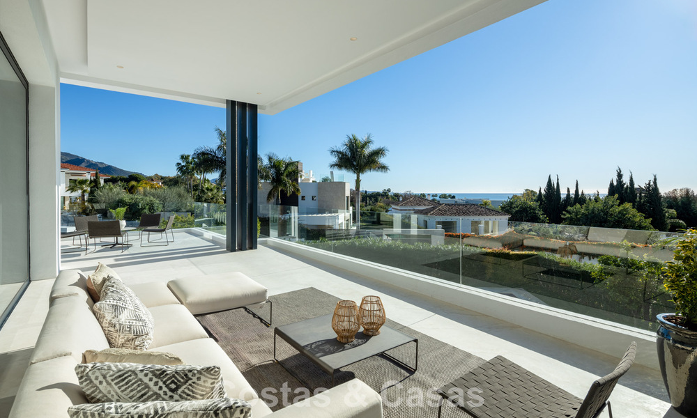 Eigentijdse luxevilla te koop, in een exclusieve, afgeschermde woonwijk op Marbella’s prestigieuze Golden Mile 776698