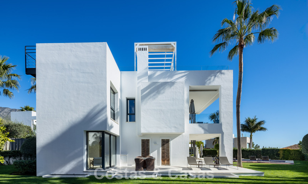 Eigentijdse luxevilla te koop, in een exclusieve, afgeschermde woonwijk op Marbella’s prestigieuze Golden Mile 776703
