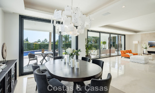 Eigentijdse luxevilla te koop, in een exclusieve, afgeschermde woonwijk op Marbella’s prestigieuze Golden Mile 776705 