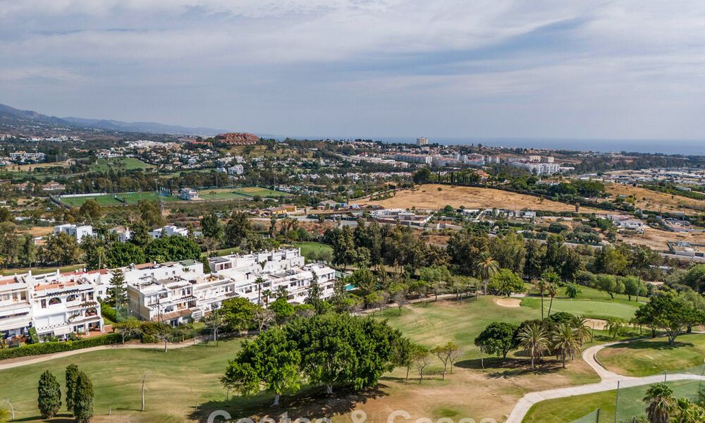 Charmant herenhuis met privézwembad te koop, in een gewilde golfenclave van La Quinta, Marbella - Benahavis 776617