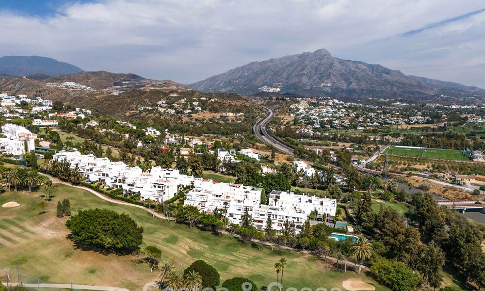 Charmant herenhuis met privézwembad te koop, in een gewilde golfenclave van La Quinta, Marbella - Benahavis 776619