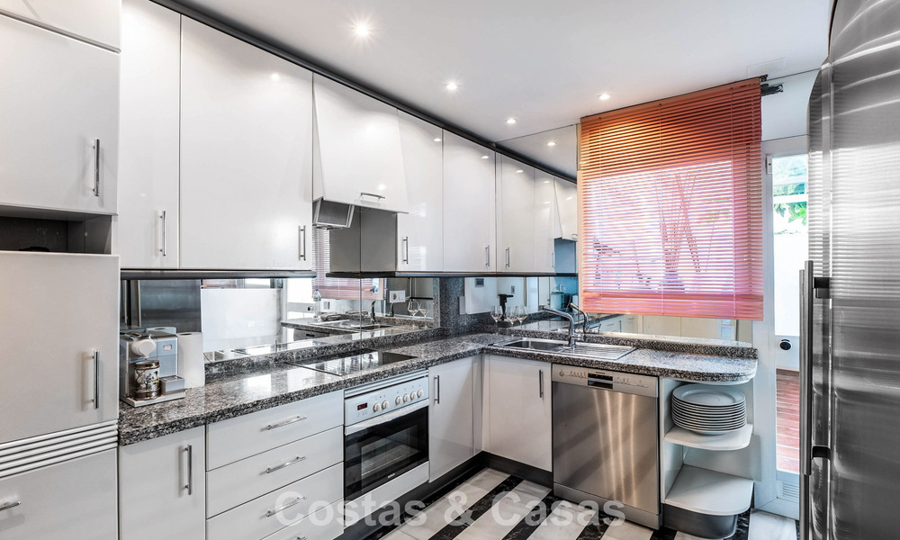 Charmant herenhuis met privézwembad te koop, in een gewilde golfenclave van La Quinta, Marbella - Benahavis 776627