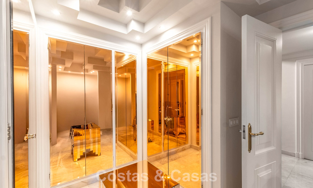 Charmant herenhuis met privézwembad te koop, in een gewilde golfenclave van La Quinta, Marbella - Benahavis 776641