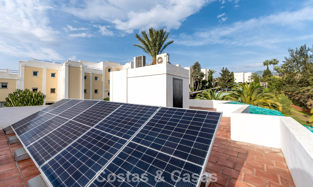 Charmant herenhuis met privézwembad te koop, in een gewilde golfenclave van La Quinta, Marbella - Benahavis 776642