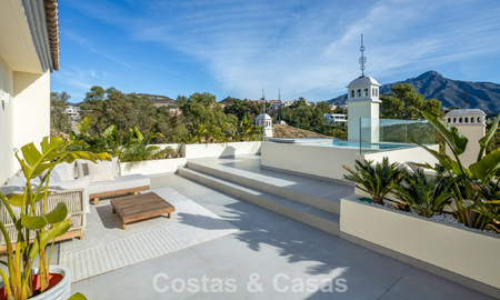 Luxueus gerenoveerd penthouse met panoramisch zeezicht te koop in Nueva Andalucia, Marbella 776786
