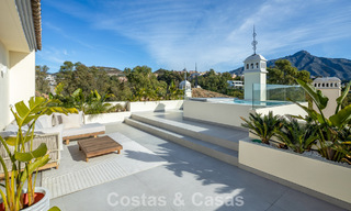 Luxueus gerenoveerd penthouse met panoramisch zeezicht te koop in Nueva Andalucia, Marbella 776786 