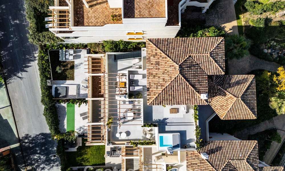 Luxueus gerenoveerd penthouse met panoramisch zeezicht te koop in Nueva Andalucia, Marbella 776788
