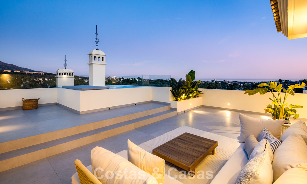 Luxueus gerenoveerd penthouse met panoramisch zeezicht te koop in Nueva Andalucia, Marbella 776792