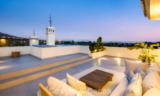 Luxueus gerenoveerd penthouse met panoramisch zeezicht te koop in Nueva Andalucia, Marbella 776792 