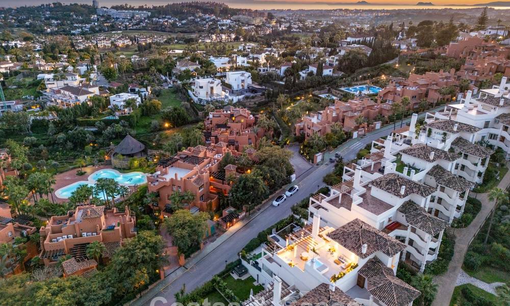 Luxueus gerenoveerd penthouse met panoramisch zeezicht te koop in Nueva Andalucia, Marbella 776793