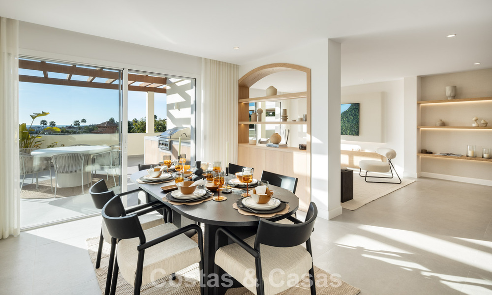 Luxueus gerenoveerd penthouse met panoramisch zeezicht te koop in Nueva Andalucia, Marbella 776797