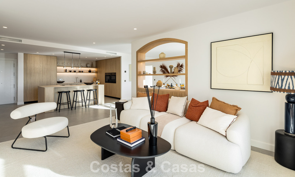 Luxueus gerenoveerd penthouse met panoramisch zeezicht te koop in Nueva Andalucia, Marbella 776799