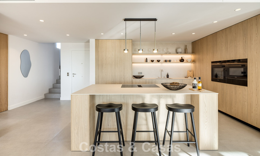 Luxueus gerenoveerd penthouse met panoramisch zeezicht te koop in Nueva Andalucia, Marbella 776800