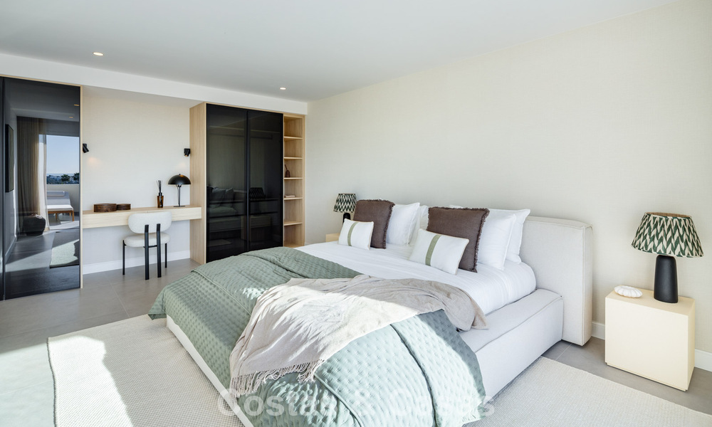 Luxueus gerenoveerd penthouse met panoramisch zeezicht te koop in Nueva Andalucia, Marbella 776801