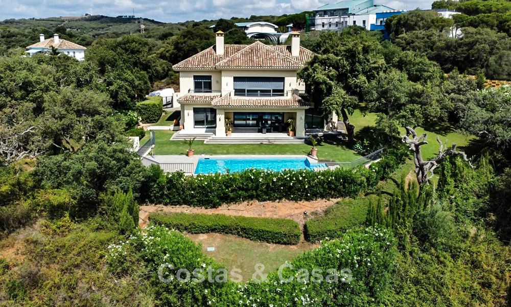Fantastische luxevilla te koop omgeven door natuur in de exclusieve community van Valderrama in Sotogrande, Costa del Sol 776726