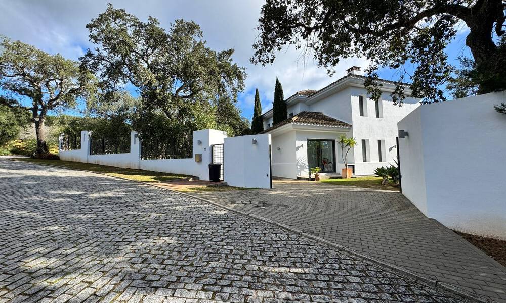 Fantastische luxevilla te koop omgeven door natuur in de exclusieve community van Valderrama in Sotogrande, Costa del Sol 776728