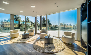 Moderne, halfvrijstaande villa met uitzicht op zee te koop in een luxe resort in Mijas Costa, Costa del Sol 776813 