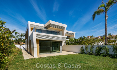 Moderne, halfvrijstaande villa met uitzicht op zee te koop in een luxe resort in Mijas Costa, Costa del Sol 776817