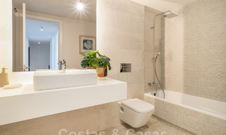 Moderne, halfvrijstaande villa met uitzicht op zee te koop in een luxe resort in Mijas Costa, Costa del Sol 776829 
