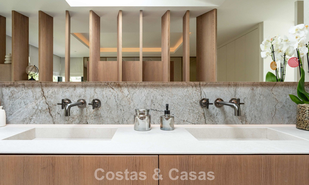 Gerenoveerde moderne luxevilla te koop in een prestigieuze woonwijk in Marbella Oost 777024