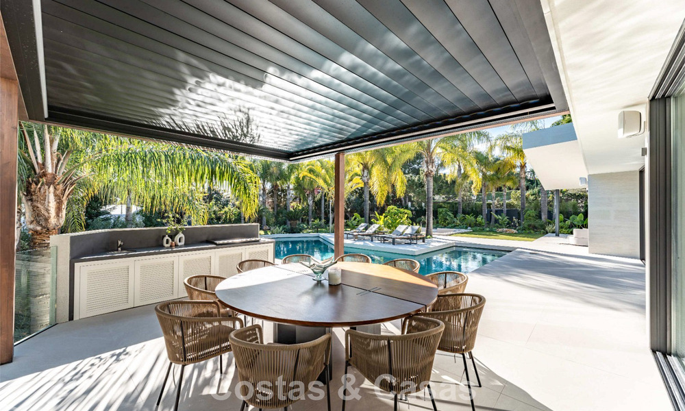 Gerenoveerde moderne luxevilla te koop in een prestigieuze woonwijk in Marbella Oost 777026