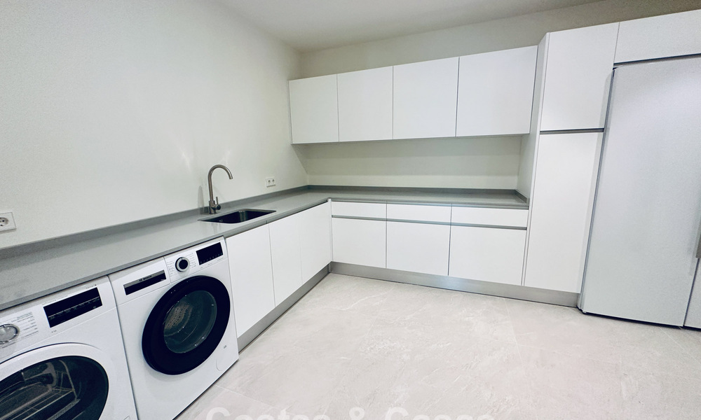 Gerenoveerde moderne luxevilla te koop in een prestigieuze woonwijk in Marbella Oost 777030