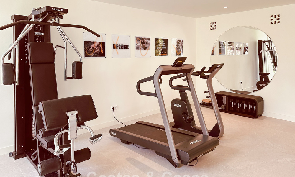 Gerenoveerde moderne luxevilla te koop in een prestigieuze woonwijk in Marbella Oost 777034