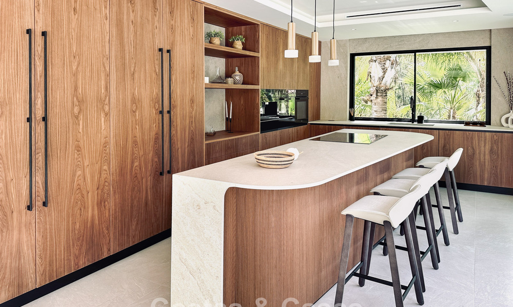Gerenoveerde moderne luxevilla te koop in een prestigieuze woonwijk in Marbella Oost 777041
