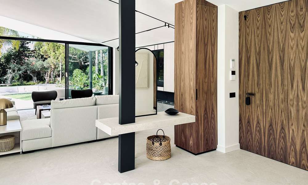 Gerenoveerde moderne luxevilla te koop in een prestigieuze woonwijk in Marbella Oost 777042