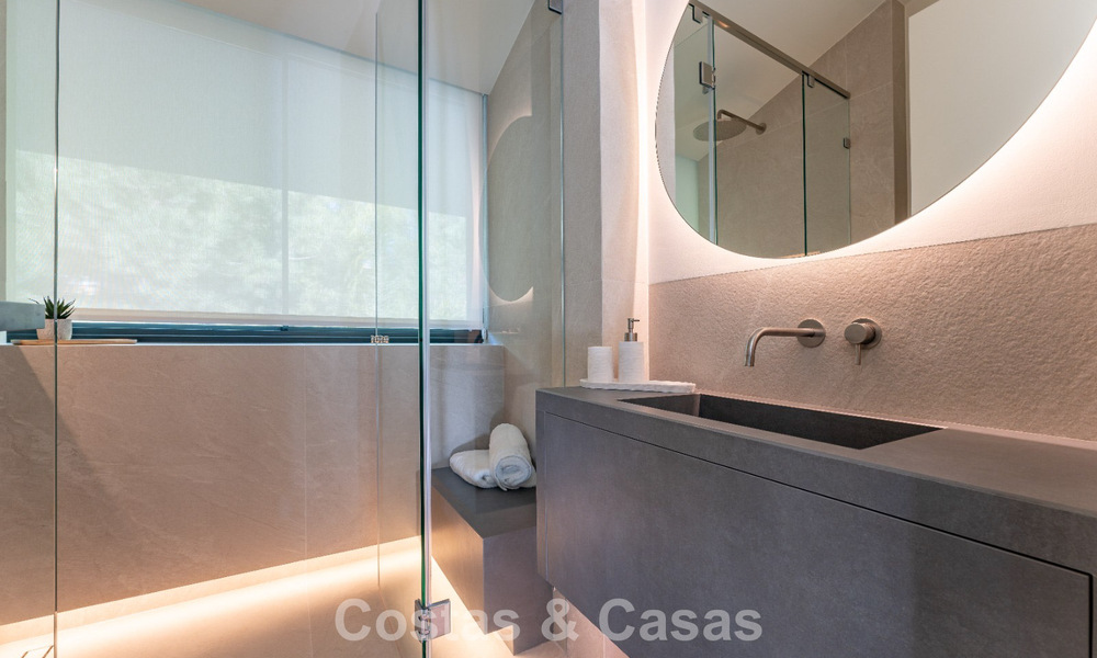 Gerenoveerde moderne luxevilla te koop in een prestigieuze woonwijk in Marbella Oost 777050