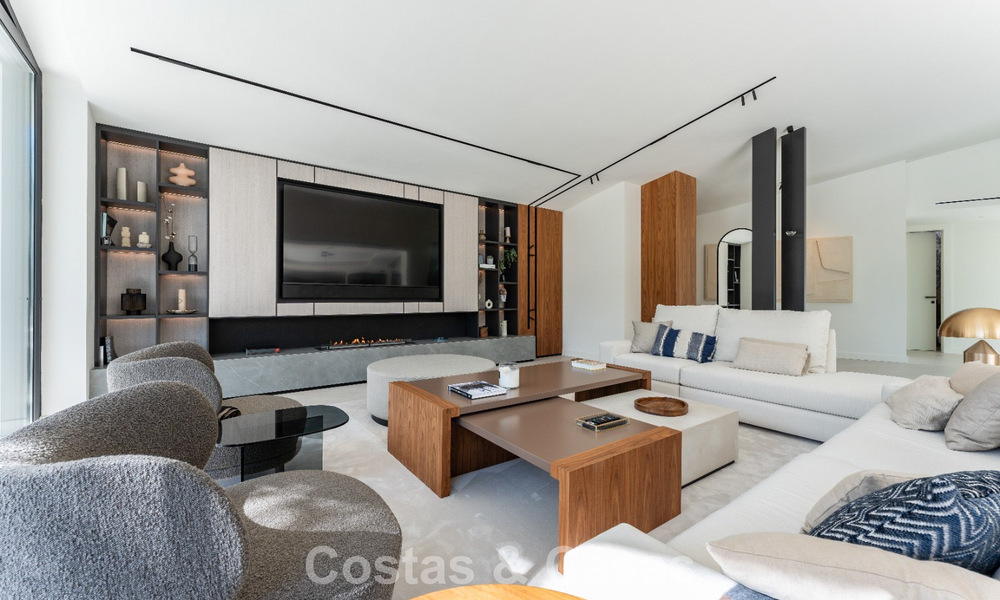 Gerenoveerde moderne luxevilla te koop in een prestigieuze woonwijk in Marbella Oost 777055