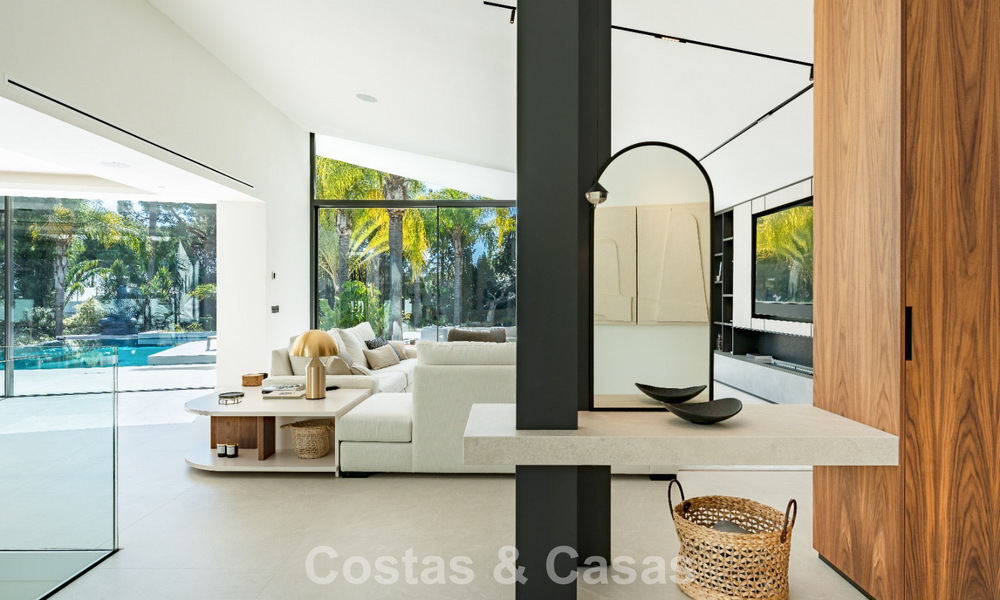 Gerenoveerde moderne luxevilla te koop in een prestigieuze woonwijk in Marbella Oost 777056