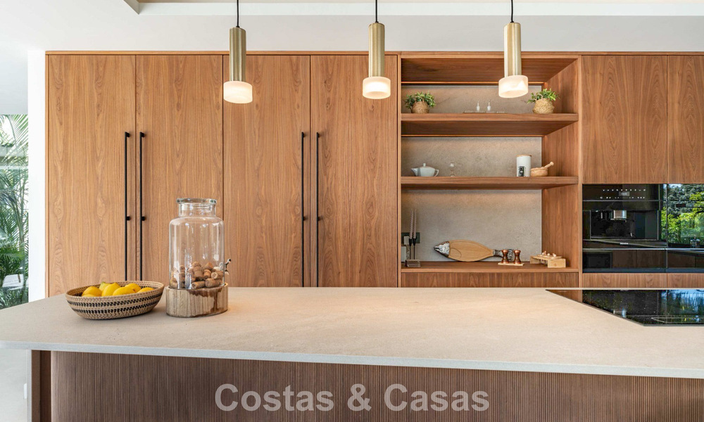 Gerenoveerde moderne luxevilla te koop in een prestigieuze woonwijk in Marbella Oost 777062