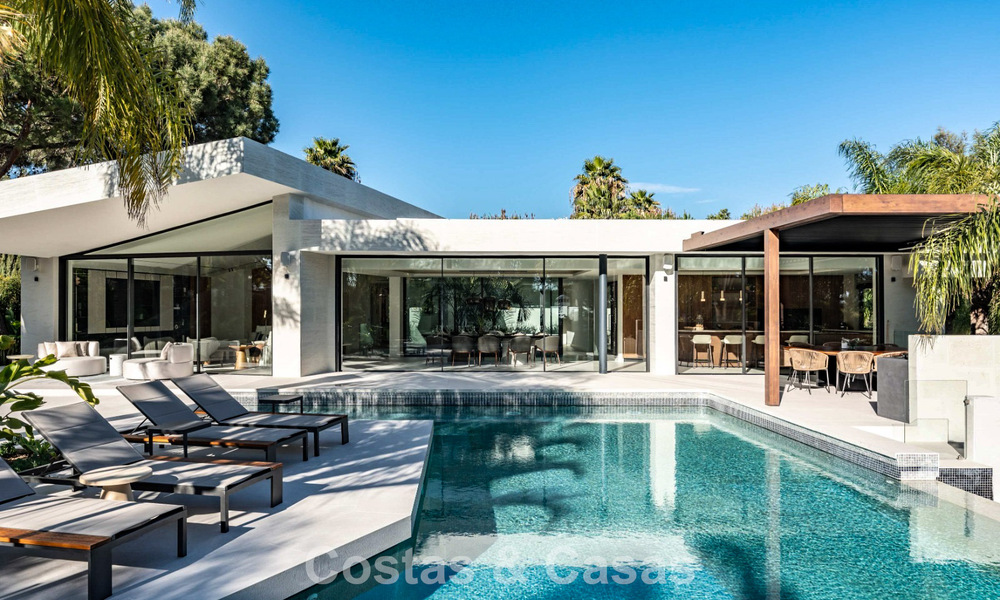 Gerenoveerde moderne luxevilla te koop in een prestigieuze woonwijk in Marbella Oost 777063