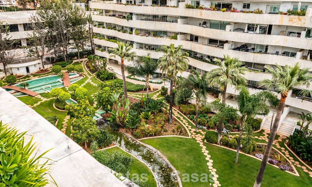 Exclusief, ruim duplex penthouse te koop, met privézwembad en zeezicht, vlak bij het strand in Puerto Banus, Marbella 776951