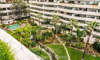 Exclusief, ruim duplex penthouse te koop, met privézwembad en zeezicht, vlak bij het strand in Puerto Banus, Marbella 776951 