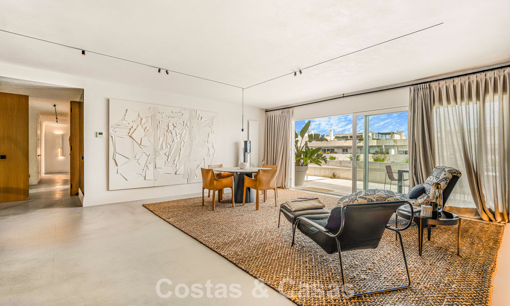 Exclusief, ruim duplex penthouse te koop, met privézwembad en zeezicht, vlak bij het strand in Puerto Banus, Marbella 776953