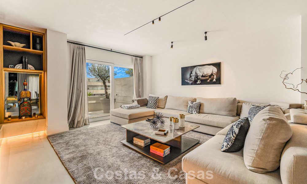 Exclusief, ruim duplex penthouse te koop, met privézwembad en zeezicht, vlak bij het strand in Puerto Banus, Marbella 776954