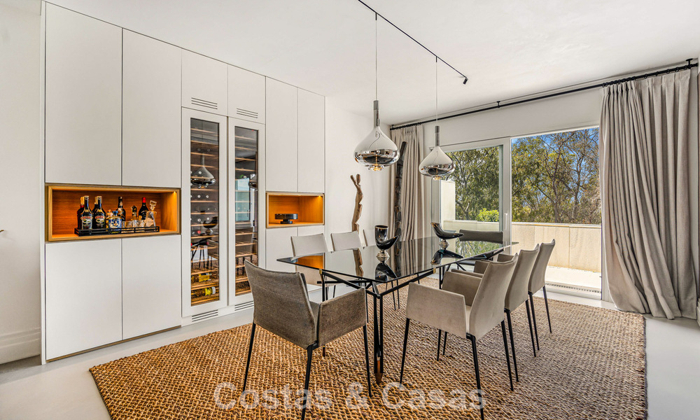 Exclusief, ruim duplex penthouse te koop, met privézwembad en zeezicht, vlak bij het strand in Puerto Banus, Marbella 776955