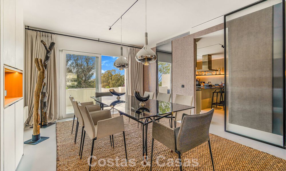Exclusief, ruim duplex penthouse te koop, met privézwembad en zeezicht, vlak bij het strand in Puerto Banus, Marbella 776956
