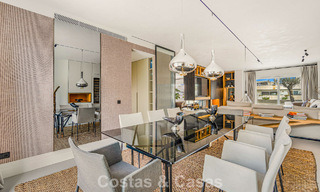 Exclusief, ruim duplex penthouse te koop, met privézwembad en zeezicht, vlak bij het strand in Puerto Banus, Marbella 776957 