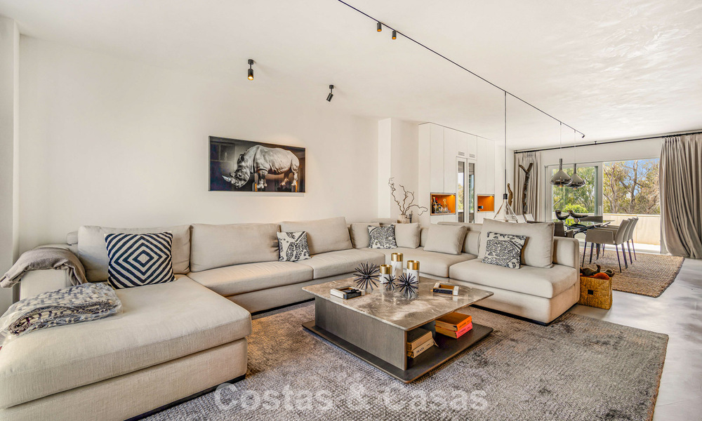 Exclusief, ruim duplex penthouse te koop, met privézwembad en zeezicht, vlak bij het strand in Puerto Banus, Marbella 776959