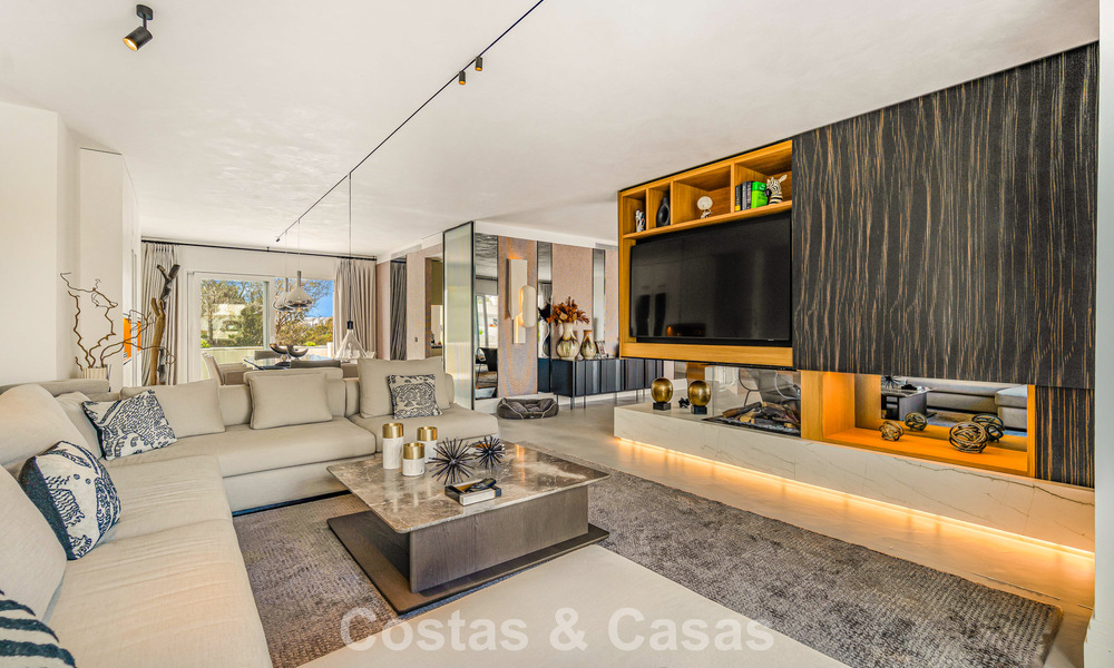 Exclusief, ruim duplex penthouse te koop, met privézwembad en zeezicht, vlak bij het strand in Puerto Banus, Marbella 776960