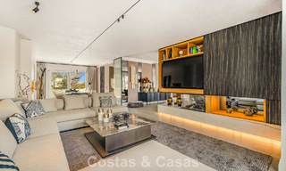 Exclusief, ruim duplex penthouse te koop, met privézwembad en zeezicht, vlak bij het strand in Puerto Banus, Marbella 776960 