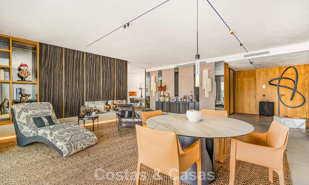 Exclusief, ruim duplex penthouse te koop, met privézwembad en zeezicht, vlak bij het strand in Puerto Banus, Marbella 776961