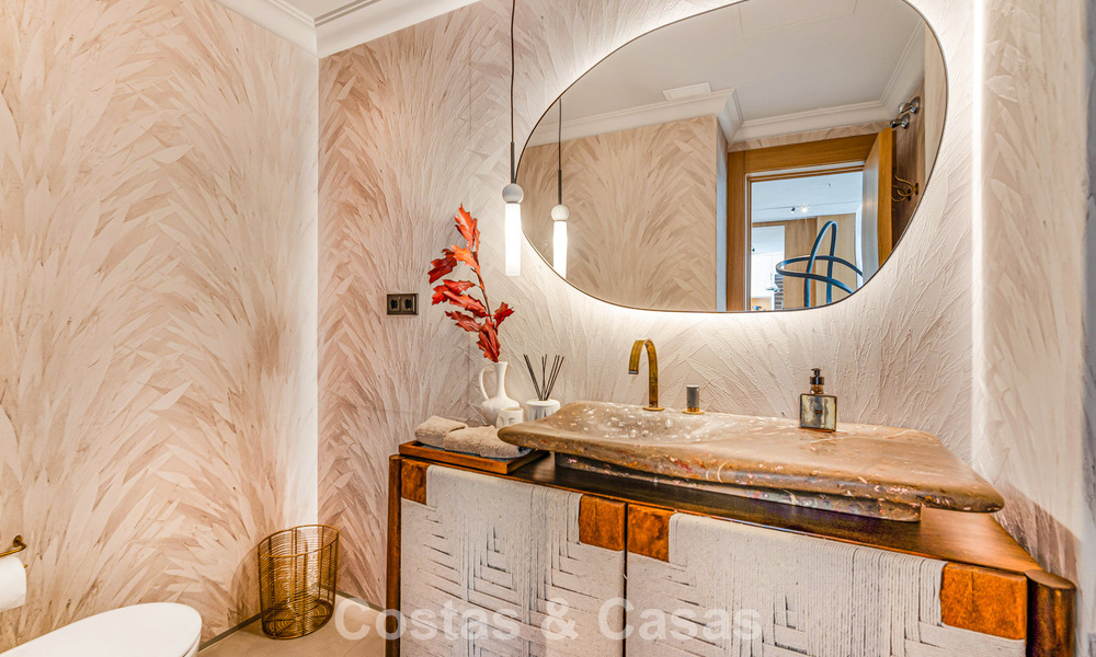Exclusief, ruim duplex penthouse te koop, met privézwembad en zeezicht, vlak bij het strand in Puerto Banus, Marbella 776962
